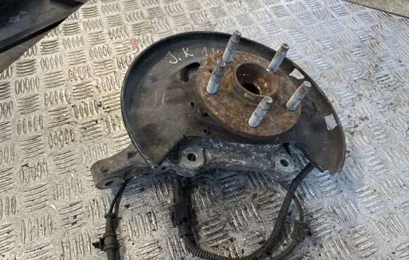 Opel Astra J Front wheel hub