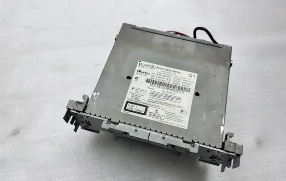 Mercedes-Benz C W204 Radio/CD/DVD/GPS head unit A2049009807