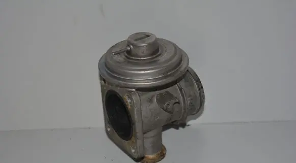 BMW 5 E39 EGR valve 7785452