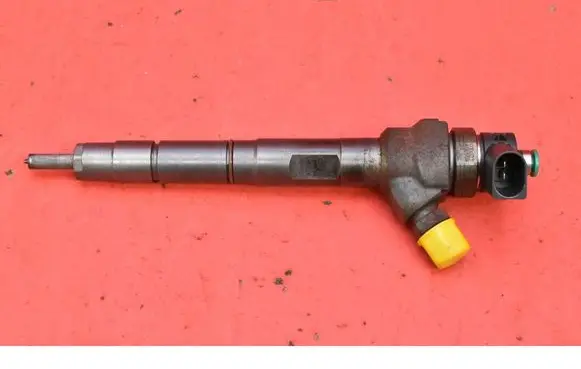 Volkswagen PASSAT CC Fuel injector 0445110369