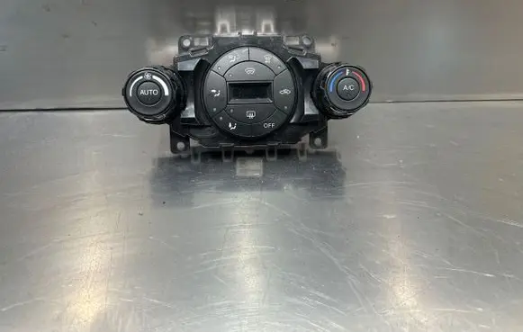 Ford Fiesta Climate control unit 8A6T18C612BE