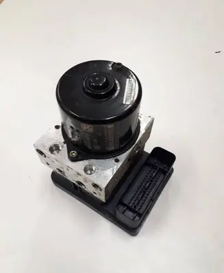 Volkswagen Golf IV ABS Pump 1C0907379E 1J0614517E