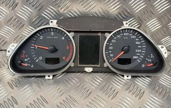 Audi A6 S6 C6 4F Speedometer (instrument cluster) 5550007301