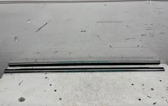 Volkswagen PASSAT B5.5 Rear door glass trim molding 3B4839475 3B0837476