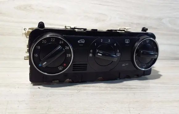 Mercedes-Benz B W245 Climate control unit A1698301385 69780005