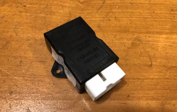 Hyundai i30 Seat belt warning relay 881962L000