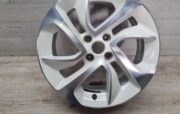 R16 alloy rim