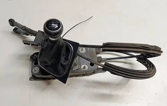 Volkswagen Scirocco Gear shifter/selector 1K0711061BT2 1K0711061B 1K0711049CK