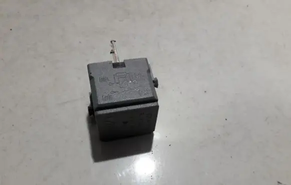 Mercedes-Benz C AMG W204 Other relay a0025428719 4ra00779310