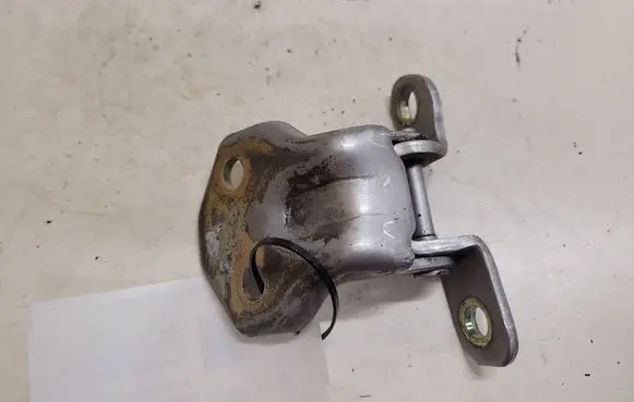 KIA Carens I Front door upper hinge