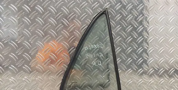 Toyota Corolla E120 E130 Rear vent window glass 43R00048