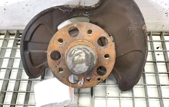 Mercedes-Benz C AMG W203 Front wheel hub spindle knuckle