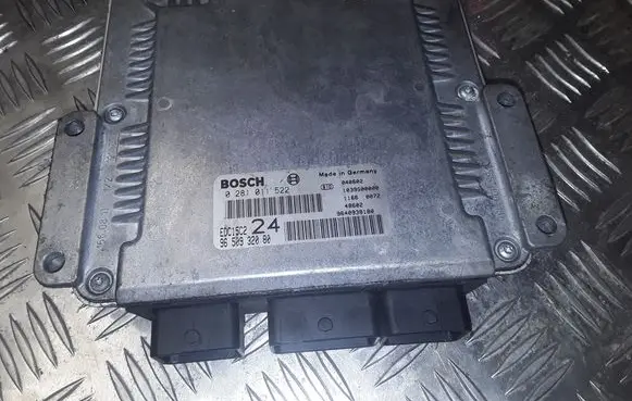 Peugeot 807 Engine control unit/module 0281011522