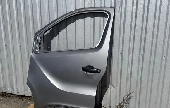 Opel Vivaro Front door 