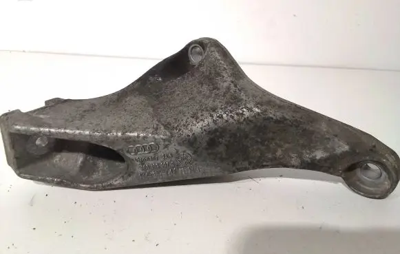 Audi A4 S4 B7 8E 8H Engine mounting bracket 8E0199307S