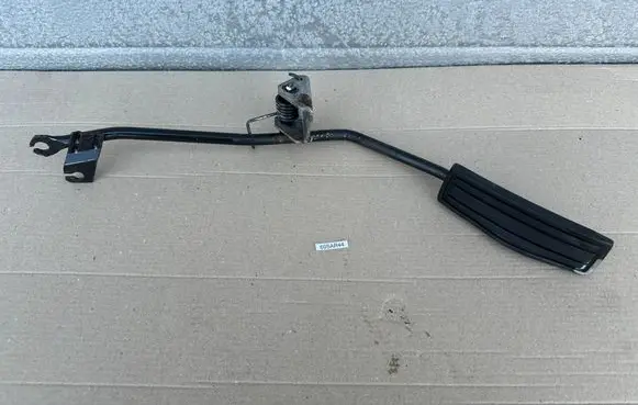 Nissan Patrol Y60 Accelerator throttle pedal 1801006J00 1801701A01