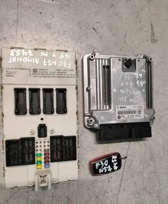BMW 3 F30 F35 F31 Engine control unit/module 8572439