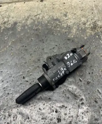 Volkswagen PASSAT B5.5 Ignition lock 4B0905851C