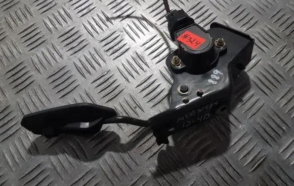 Toyota Avensis T250 Accelerator throttle pedal 8928152011