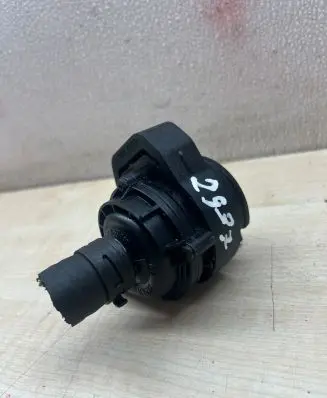 Mercedes-Benz E W211 Webasto circulation pump for autonomous heater A2115060000 A2118350028