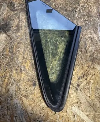 Opel Zafira B Front triangle window/glass 13123920