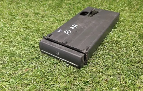 Audi A3 S3 8P Dashboard storage box/compartment 8P0941561