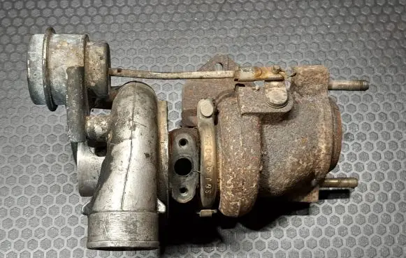BMW 5 E39 Turbo 2246144 9030519 TD0413T4