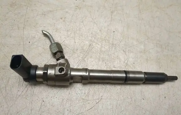 Volkswagen Caddy Fuel injector 03L130277B