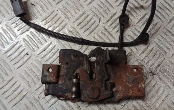 Mazda 2 Engine bonnet/hood lock/catch