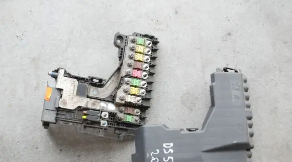 Citroen DS5 Fuse module 9665878380