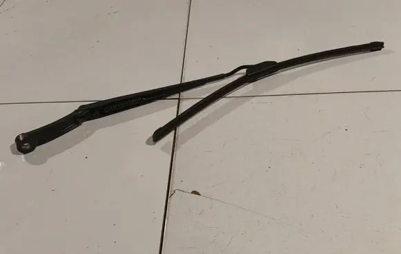 KIA Ceed Front wiper blade arm 