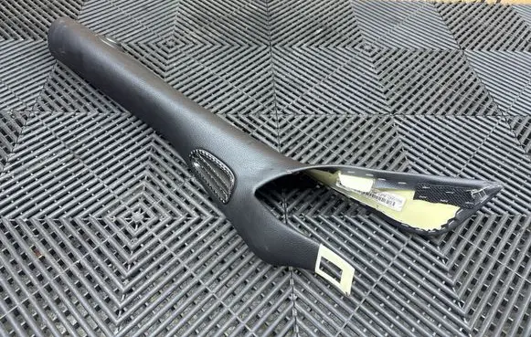 Chevrolet Corvette C6 (A) pillar trim 15240830