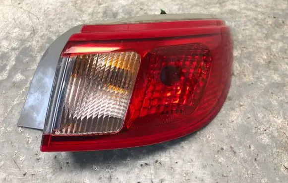 Mitsubishi Colt Rear/tail lights 98082304