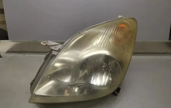 Toyota Corolla Verso E121 Headlight/headlamp
