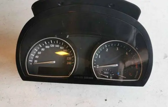 BMW X3 E83 Speedometer (instrument cluster) 102464114