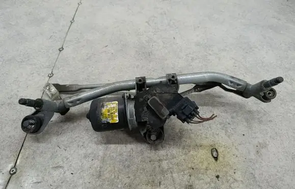 Peugeot 1007 Front wiper linkage 