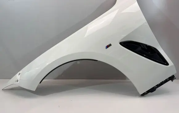 BMW 8 G16 Fender