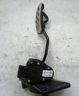 Opel Tigra B Accelerator throttle pedal 55351467
