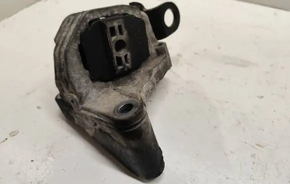 Volvo XC90 Engine mount bracket 326C88
