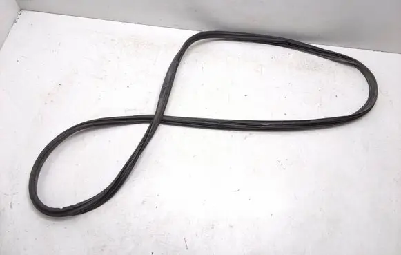Polestar 2 Trunk rubber seal (body)