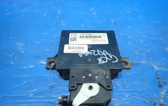 Mazda 3 III Other control units/modules PE0318572 8ES01087100 0305714154