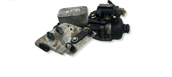 Ford Focus Oil filter mounting bracket 