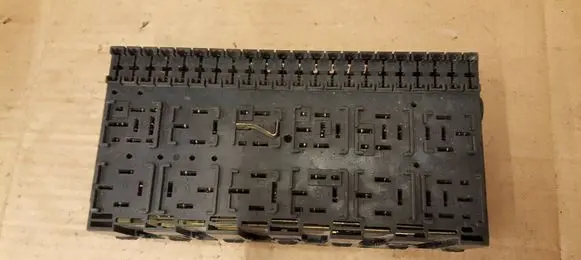 Volkswagen Golf II Fuse module 357937039