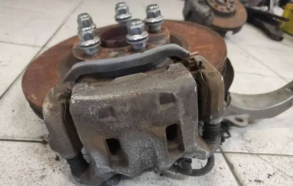Infiniti G35 Rear wheel hub spindle/knuckle 