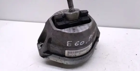 BMW 5 E60 E61 Engine mount bracket 6761092 15934612