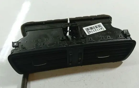 Volkswagen PASSAT B6 Dash center air vent grill 3C2819728D0