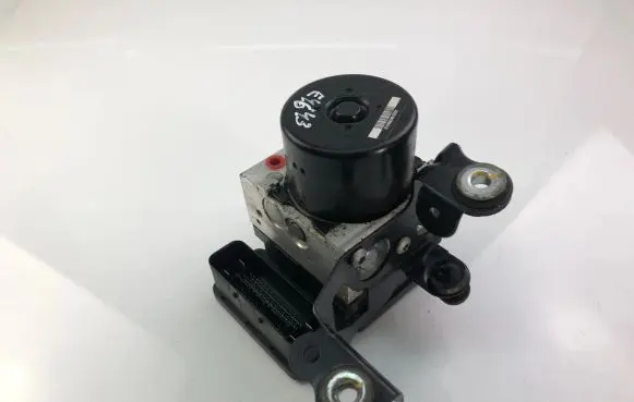 Volvo V70 ABS Pump P31423347