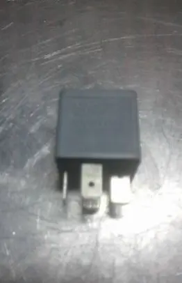 Volkswagen PASSAT B6 Other relay 8D0951253A V23134B52X301