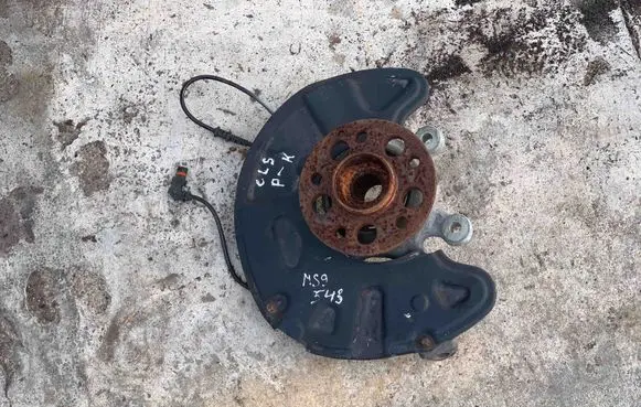Front wheel hub