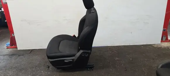 Jeep Renegade Front driver seat rail L0418692AA